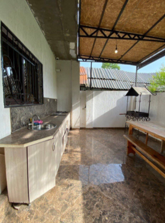 Гостевой дом Амра в Пицунде, вид на летнюю кухню.png
