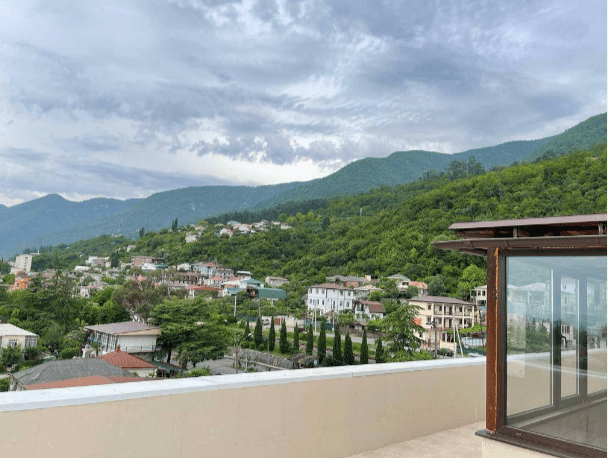 Вид из Отеля Олива на горы.png
