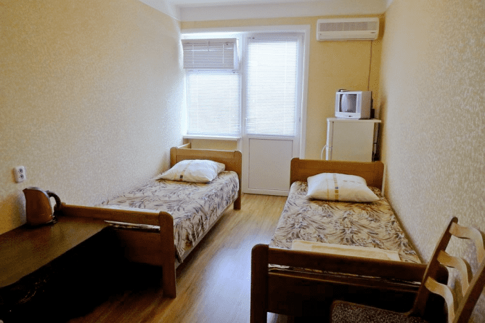 Отель Прибой в Дагестане, две кровати в номере.png
