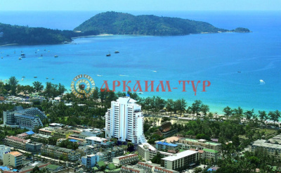 [Отель Andaman Beach Suites 4* Патонг - номер с видом на море]
[Andaman Beach Suites 4* - бассейн и территория отеля]
[Отель Andaman Beach Suites - панорама пляжа Патонг]
[Номер в Andaman Beach Suites 4* - семейный люкс]