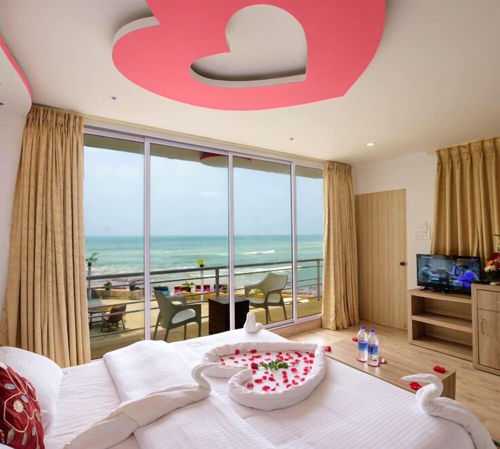 Royal Boomerang Resort - номер с двуспальной кроватью.jpg