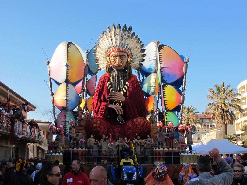 карнавал в Виареджо , фигура индейца.jpg