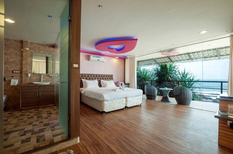 Royal Boomerang Resort- номер с двуспалкой.jpg